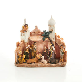 Krybbespil der udfolder sig på pladsen foran et slot med tårne med flotte figurer og forskellige dyr. Smukt udformet fra Pobra. 