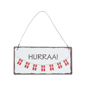 Ib Laursen metalskilt med teksten "Hurraa" dekoreret med dannebrogsflag