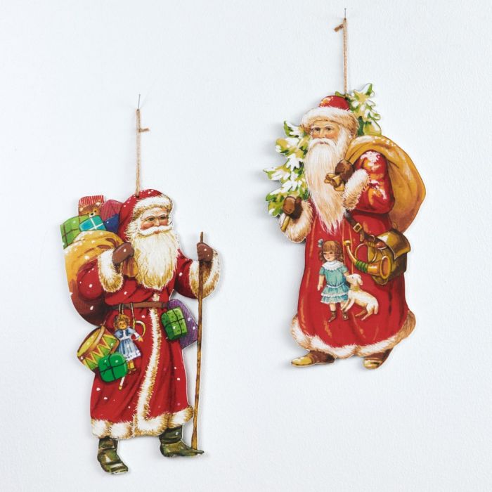 Nostalgisk julemand i træ i to forskellige varianter begge med gavesække og med stok eller juletræ fra Pobra. 