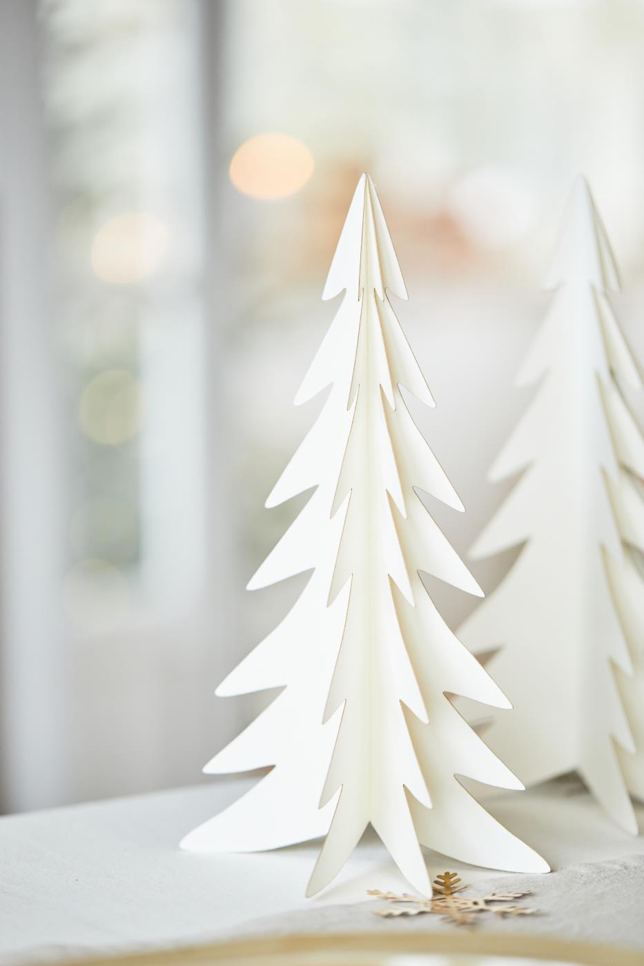 Standing paper-cut Christmas tree, 25 cm high