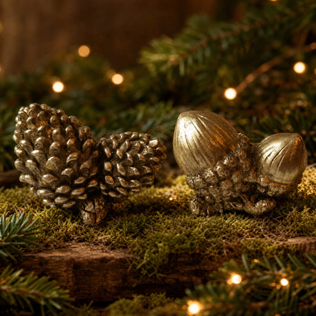 Pine cone/acorn for decoration