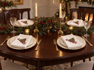 Christmas table setting with cloth napkins from Juel & Brandt on the plates