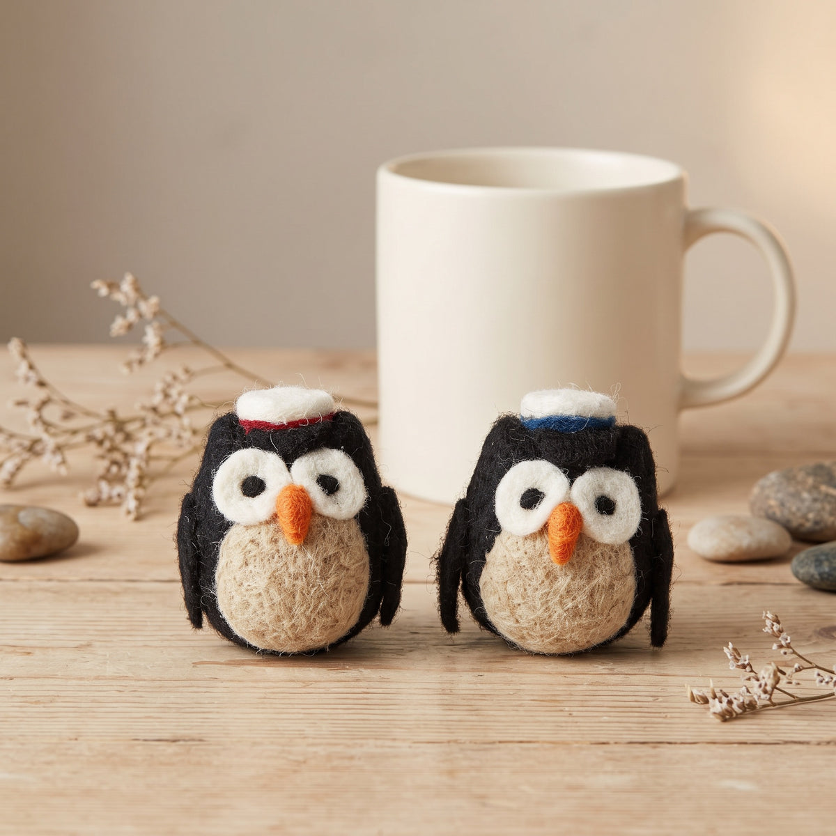 Student owl in wool