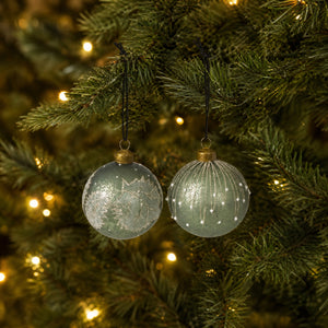 Christmas bauble with leaves or beads green