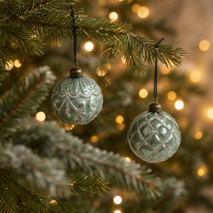 Christmas bauble with mint pattern