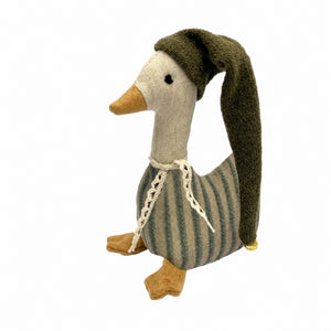 Gytha goose with hat