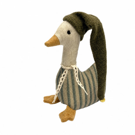 Gytha goose with hat