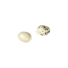 Små påskeæg i naturfarvet med brune aftegninger