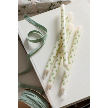 Ib Laursen Hvide kertelys med grønne kløver 5-pak