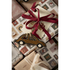 Julegavepapir med julemærker