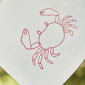 Ib Laursen Atlantis viskestykke med krabbe hænger til tørre udendørs