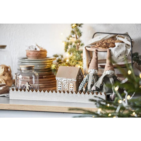 Honningkagehus til fyrfadslys med dørkrans