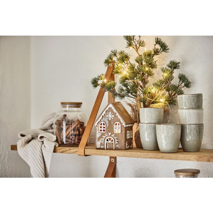 Honningkagehus til fyrfadslys med snefnug